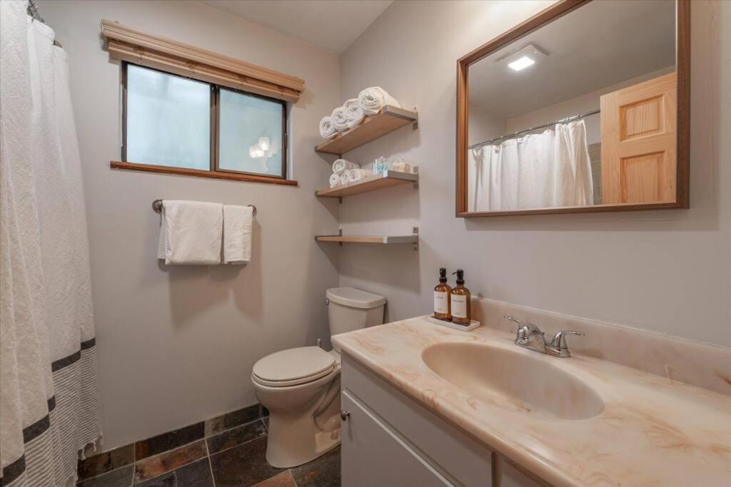 Cozy Pet-Friendly Cabin W Fenced-In Yard Close To Slopes Beach Town Carnelian Bay 外观 照片